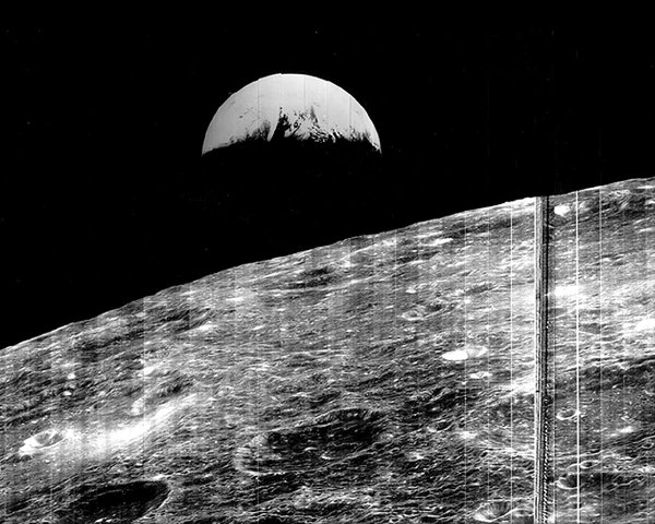 Снимки Луны «Лунар Орбитер-1»1966