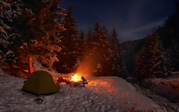 Костер в зимнем лесу