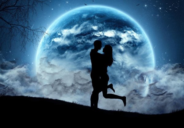 Влюбленные при Луне