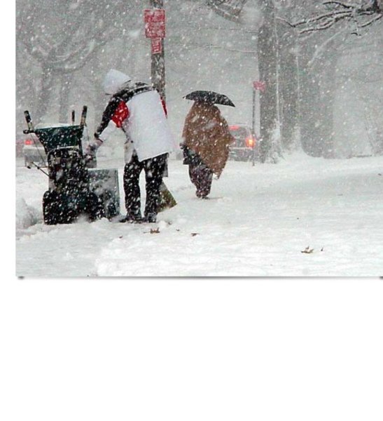 Медленно идет снег