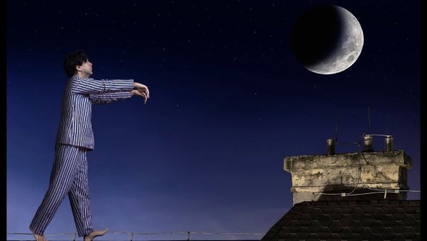 Человек лунатик