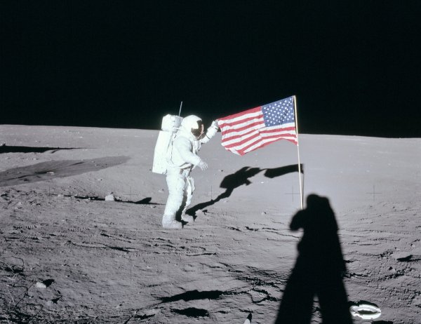 Флаг США на Луне
