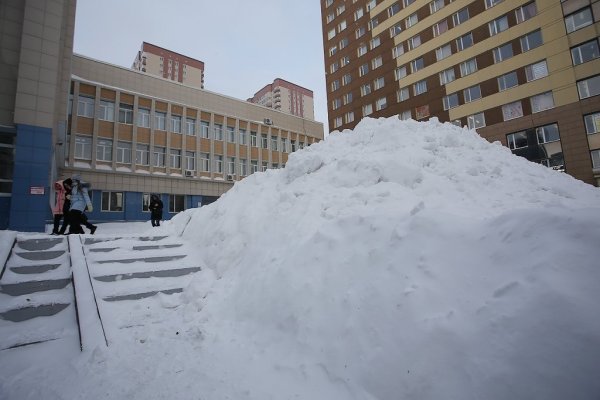 Сугробы в Новосибирске