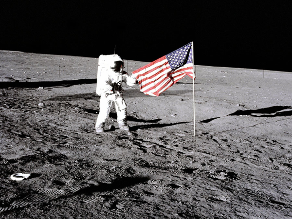 Флаг США на Луне