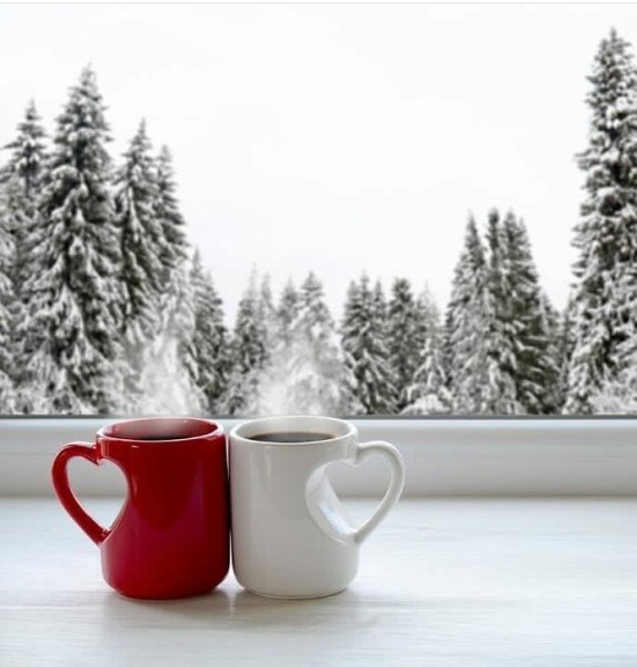 Чай на зимнем фоне