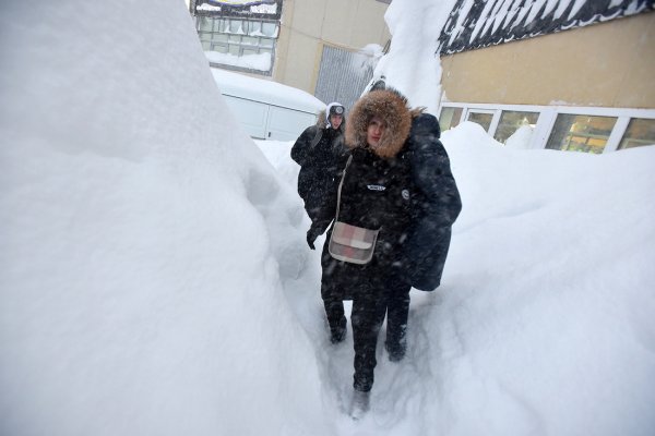Сугробы в Норильске 2021
