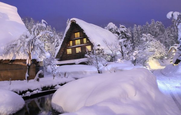 Снежный пейзаж дом