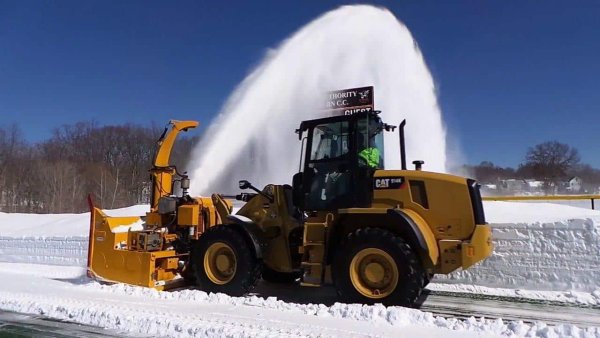 Трактор Вольво снегоуборка