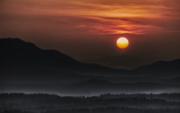 Луна на закате