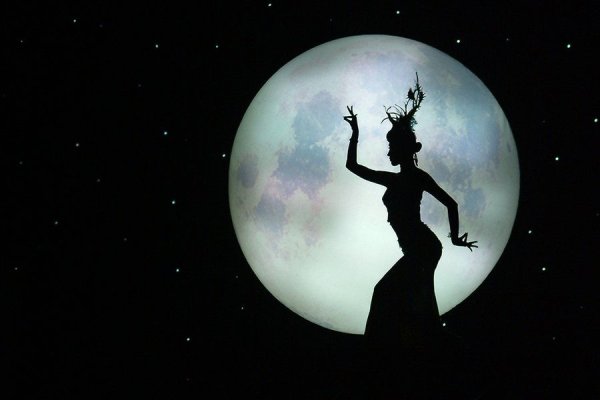 Танцующая при Луне