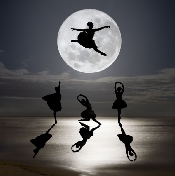 Танцующая под луной