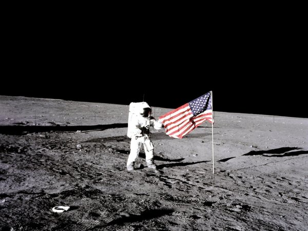 Нил Армстронг на Луне