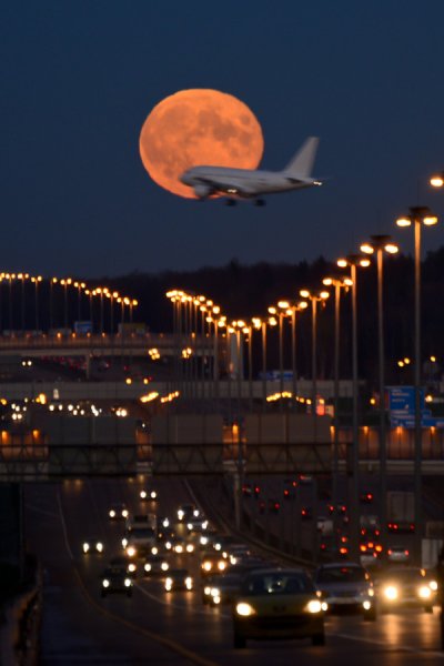 Самолет ночью