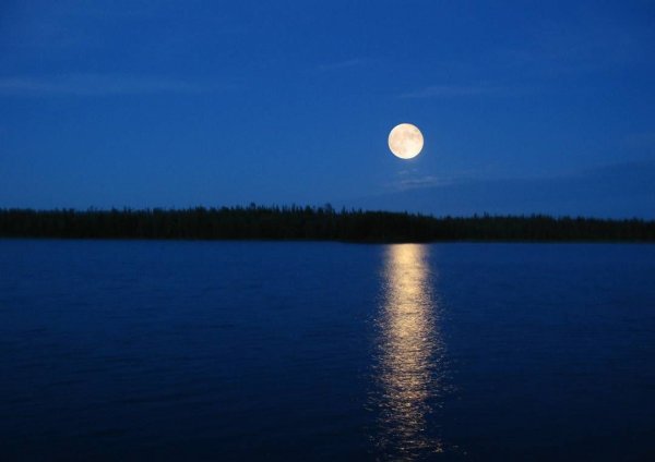 Ночь озеро Луна
