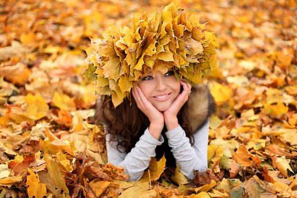 Фотосессия с осенними листьями