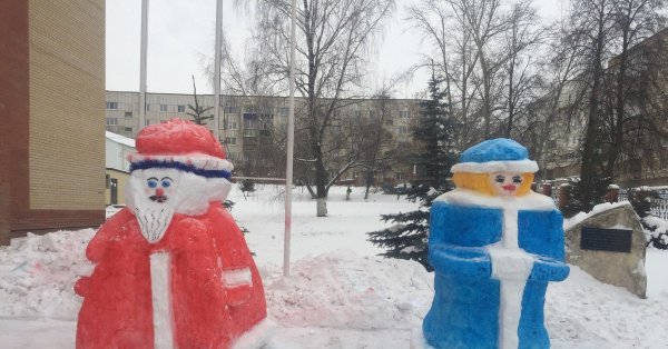 Снежные фигуры дед