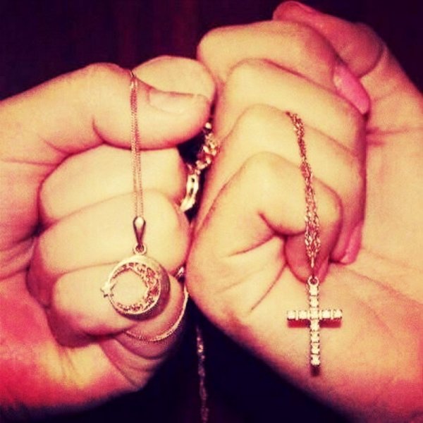 У Бога нет нации у любви нет