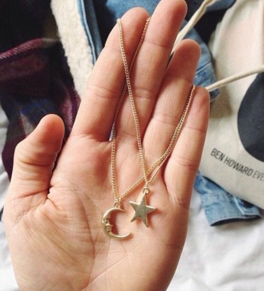 Кулон на цепочку на руку