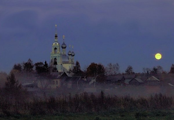 Лунная ночь в деревне