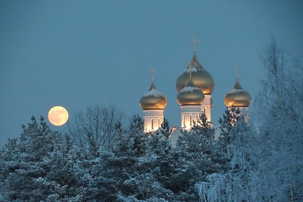Храм ночью зимой