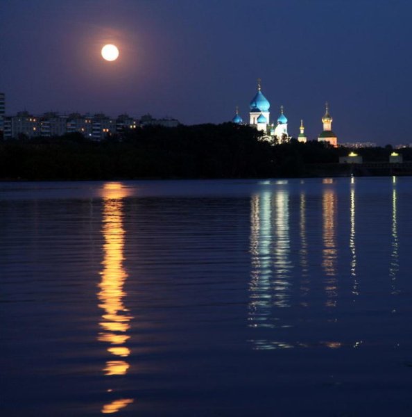 Ночь , храм , река