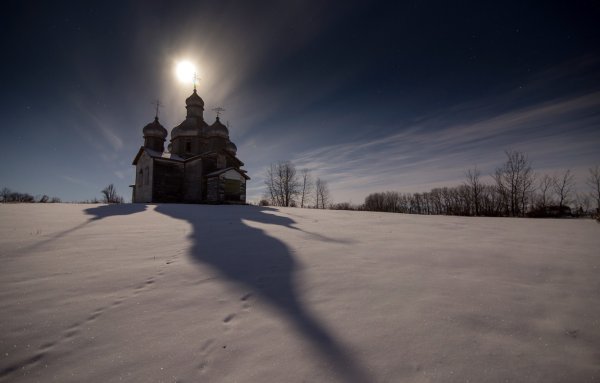 Деревня православный храм зима