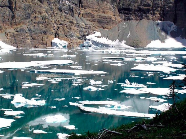 Таяние снега весной