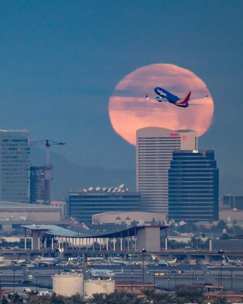 Гигантская Луна