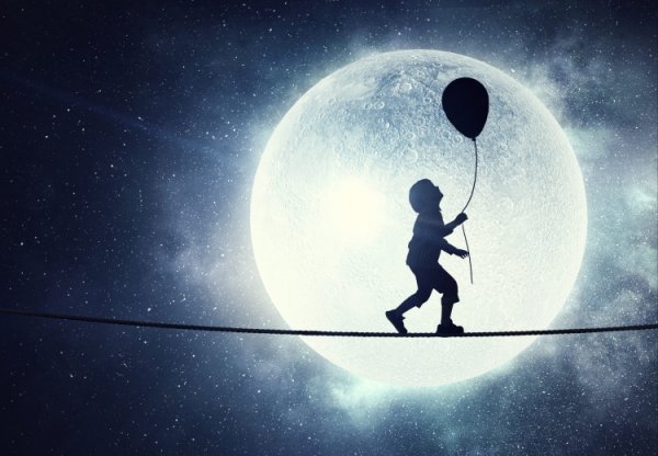 Мальчик на Луне силуэт