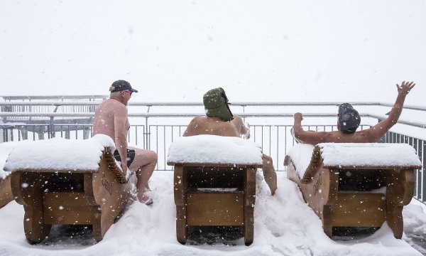 Неожиданно выпал снег