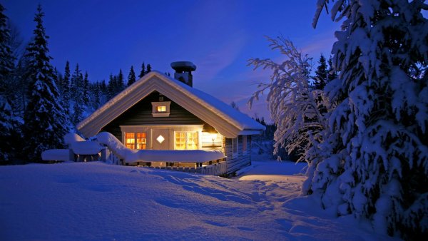 Можно ли строить дом на даче зимой?