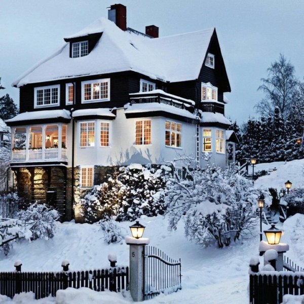 Фото по запросу Красивый зимний дом