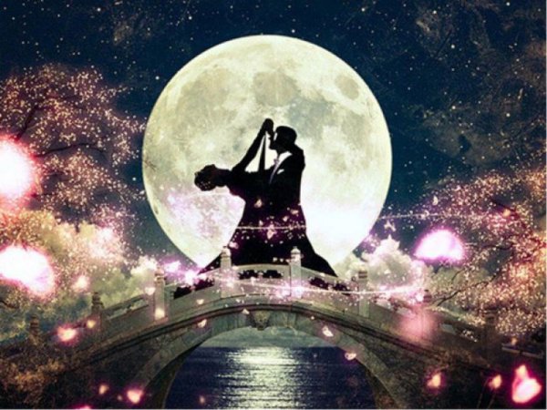 Танцы под луной