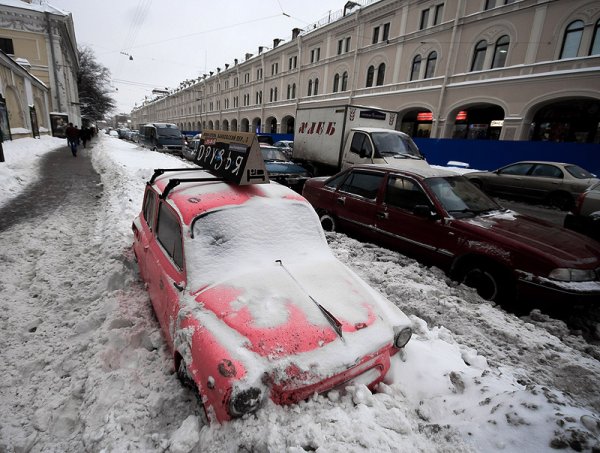 Кучи снега на реках Петербург 2006 год