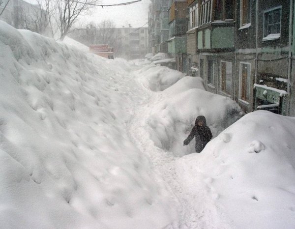Снежные заносы в городе