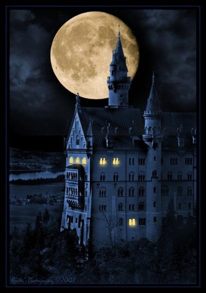 Готический замок ночью