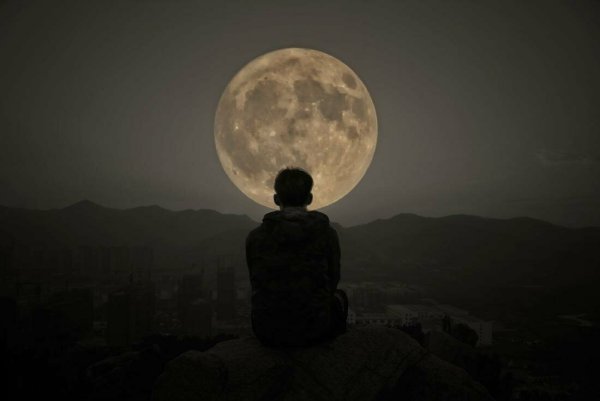 Луна одиночество