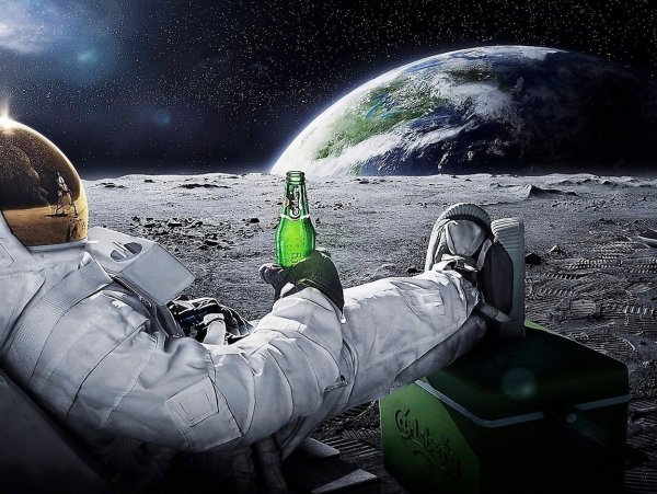 Космонавт на Луне