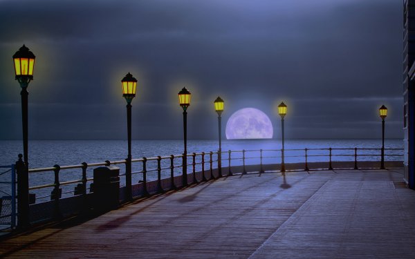 Фонари на набережной