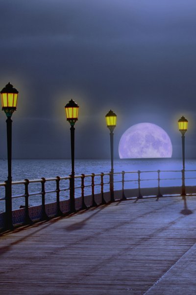 Улица в лунном свете