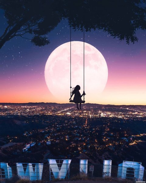 На качелях под луной