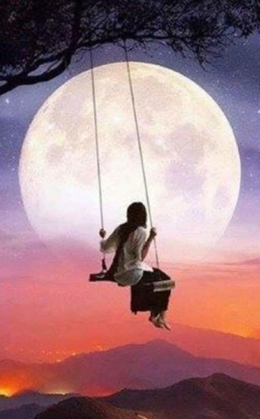 Девушка на качелях под луной