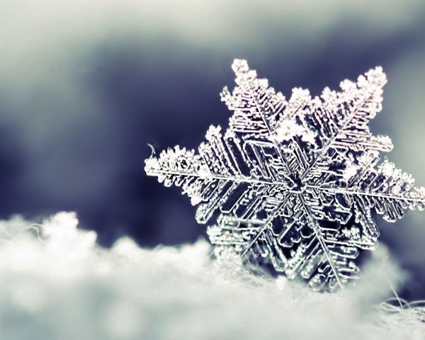 Крупные снежинки