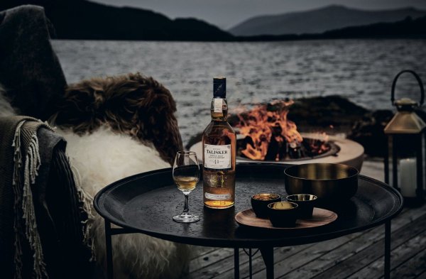 Виски на берегу моря