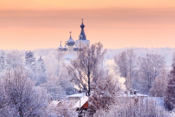 Деревня православный храм зима
