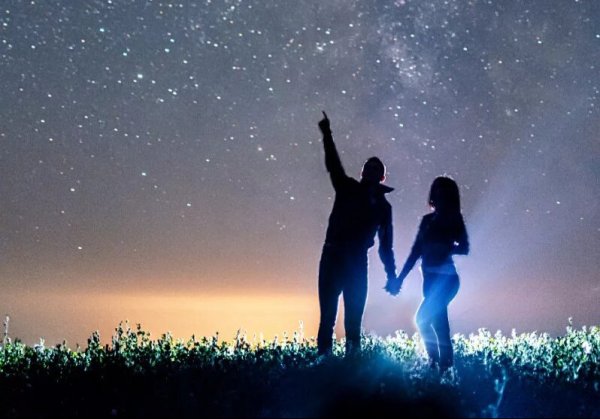 Влюбленные под луной