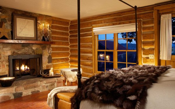 Зимний домик с камином