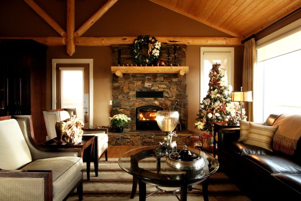 Новогодняя гостиная с камином