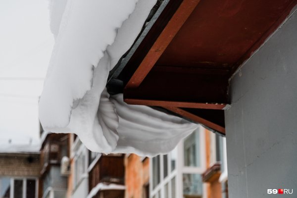 Снежные свесы на кровле