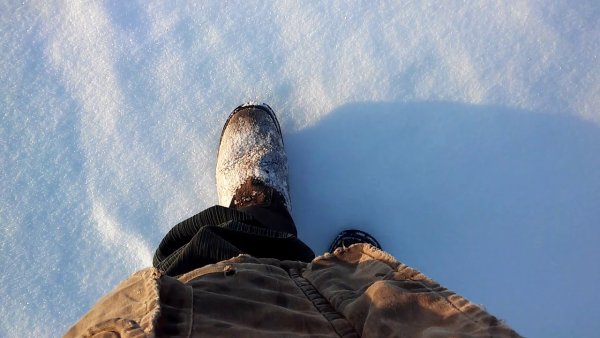 Снег хрустит под ногами